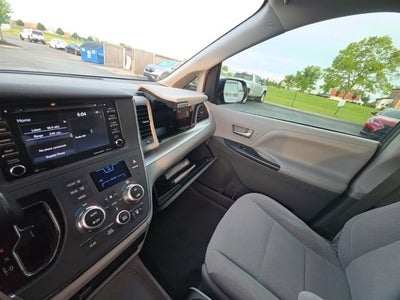 2019 Toyota Sienna LE