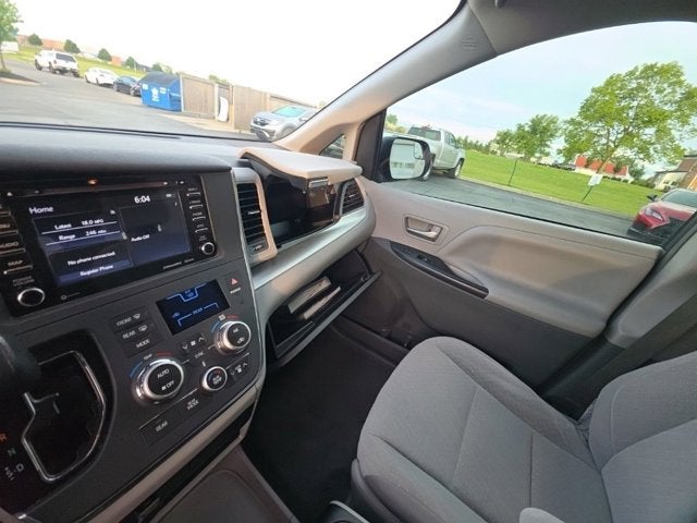 2019 Toyota Sienna LE
