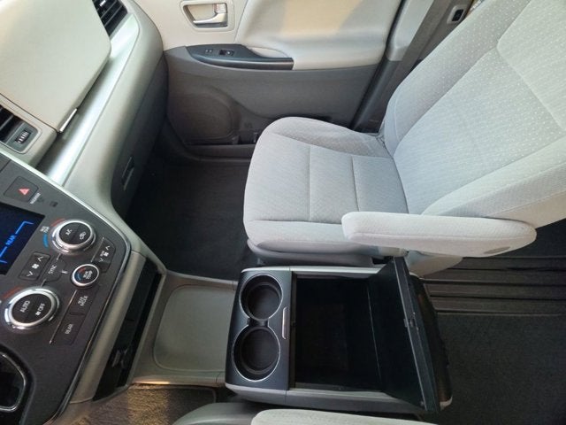 2019 Toyota Sienna LE