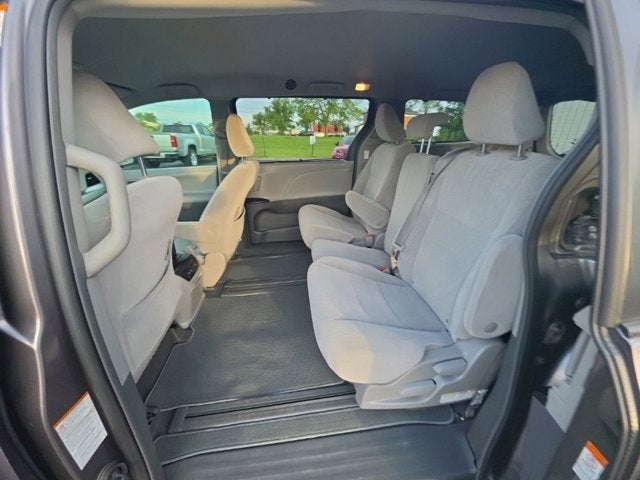 2019 Toyota Sienna LE