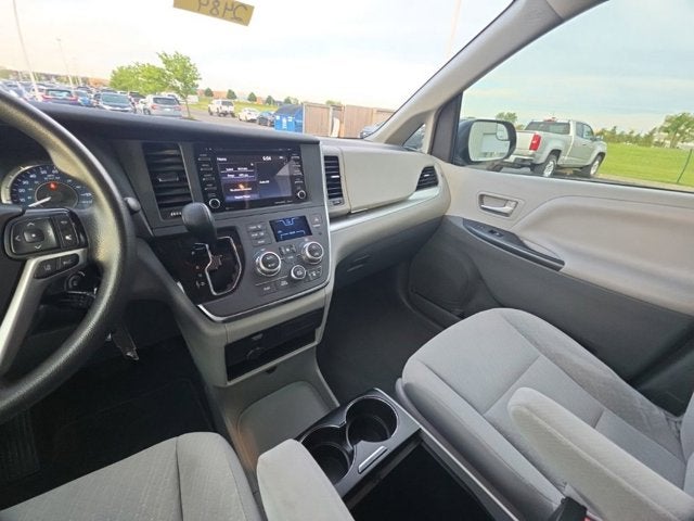 2019 Toyota Sienna LE