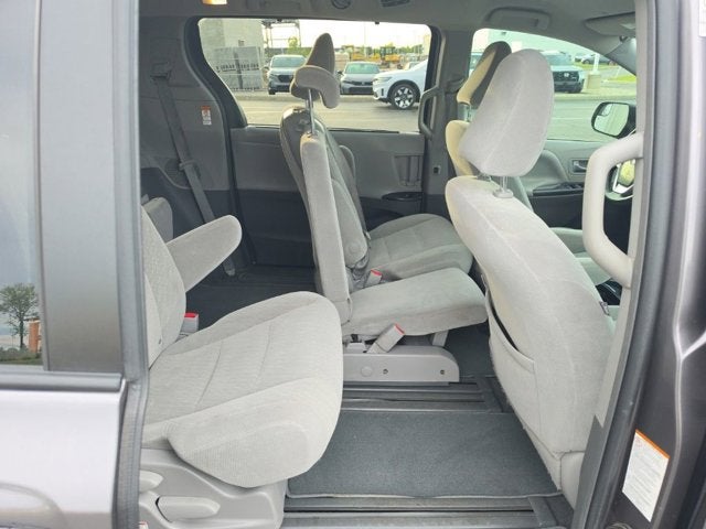 2019 Toyota Sienna LE