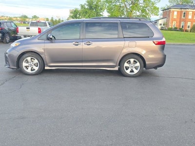 2019 Toyota Sienna LE
