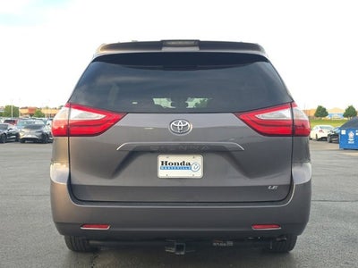 2019 Toyota Sienna LE