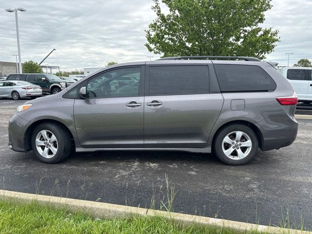 2019 Toyota Sienna LE