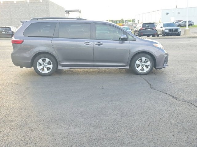 2019 Toyota Sienna LE
