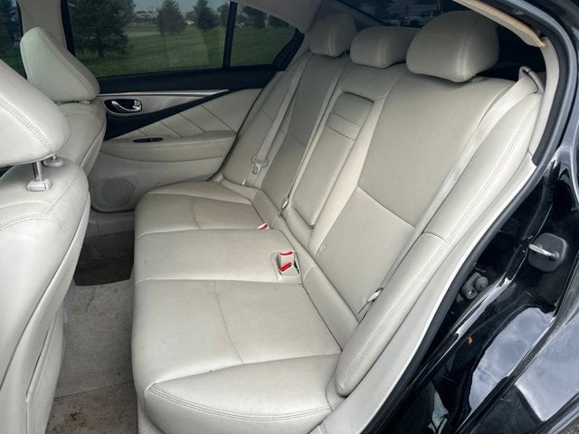 2015 INFINITI Q50 Base