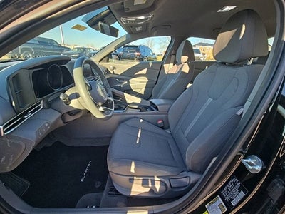 2022 Hyundai Elantra SE