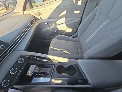 2022 Hyundai Elantra SE