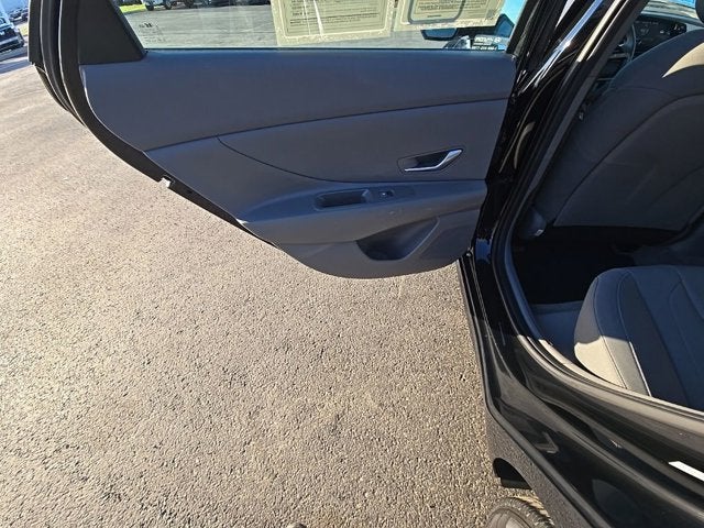 2022 Hyundai Elantra SE