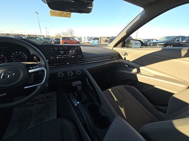 2022 Hyundai Elantra SE