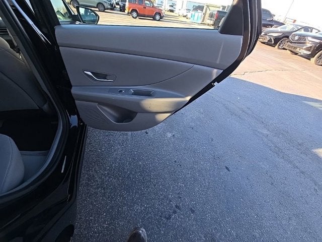 2022 Hyundai Elantra SE