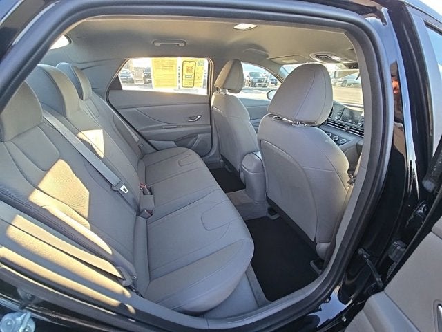 2022 Hyundai Elantra SE