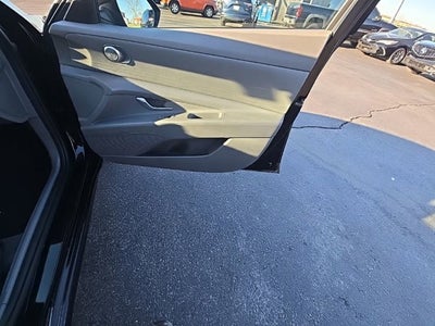 2022 Hyundai Elantra SE