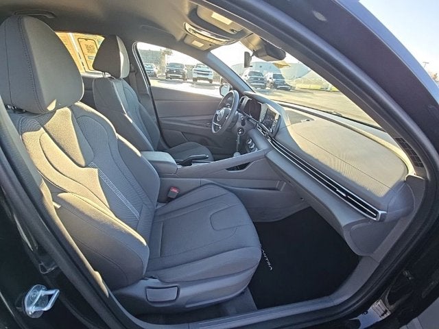 2022 Hyundai Elantra SE