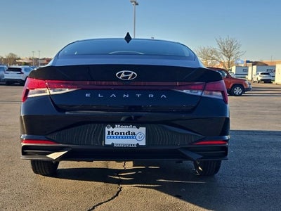 2022 Hyundai Elantra SE
