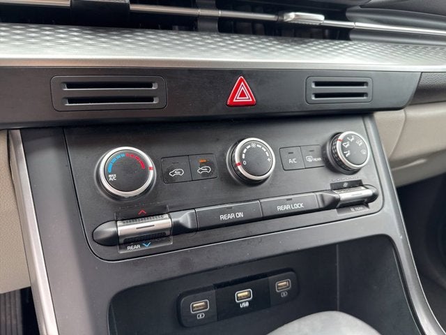 2024 Kia Carnival LX