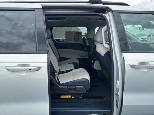 2025 Kia Carnival SX