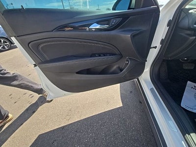 2018 Buick Regal TourX Essence