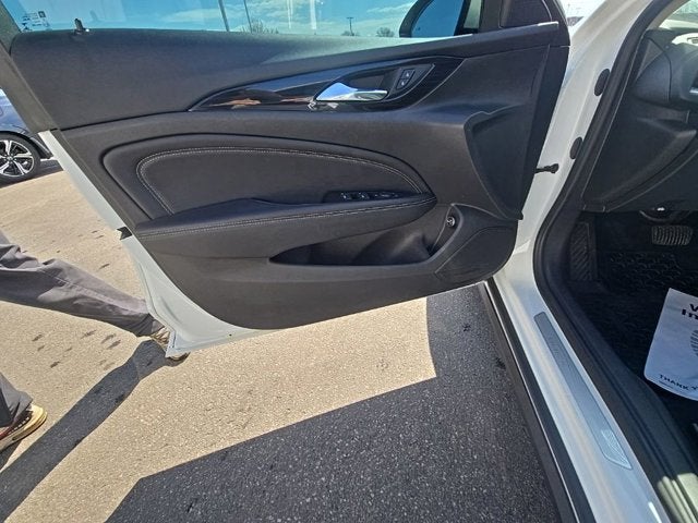 2018 Buick Regal TourX Essence