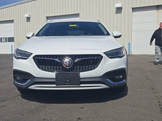 2018 Buick Regal TourX Essence