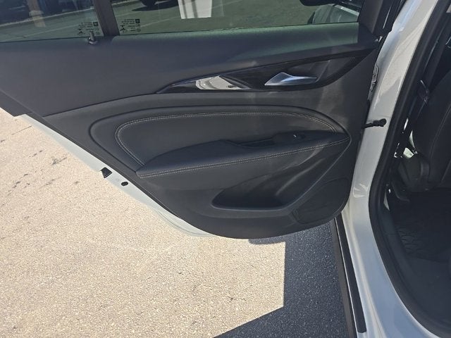 2018 Buick Regal TourX Essence