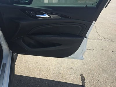 2018 Buick Regal TourX Essence