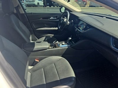 2018 Buick Regal TourX Essence