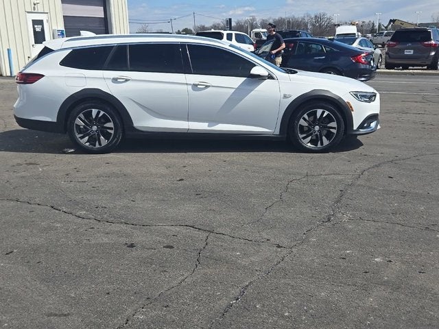 2018 Buick Regal TourX Essence
