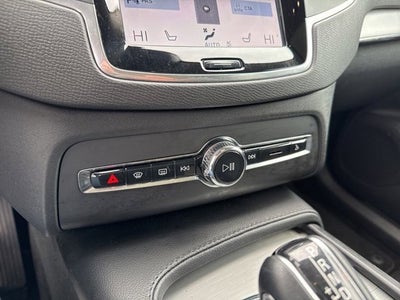 2022 Volvo XC90 T5 Momentum