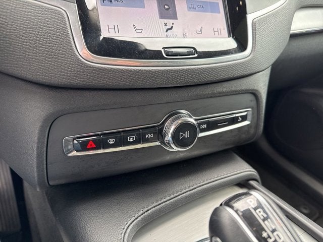 2022 Volvo XC90 T5 Momentum