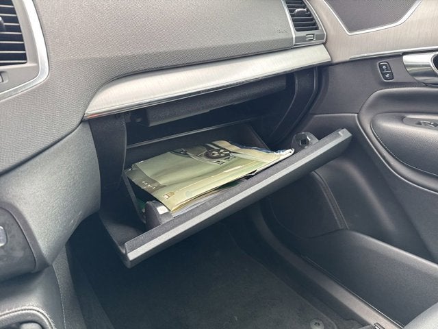 2022 Volvo XC90 T5 Momentum