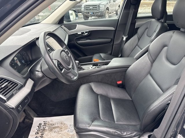 2022 Volvo XC90 T5 Momentum
