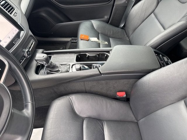 2022 Volvo XC90 T5 Momentum
