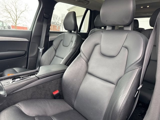 2022 Volvo XC90 T5 Momentum