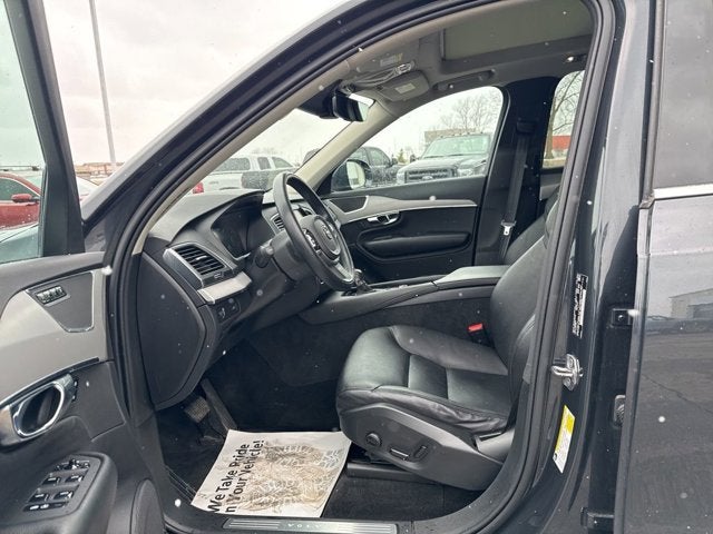 2022 Volvo XC90 T5 Momentum