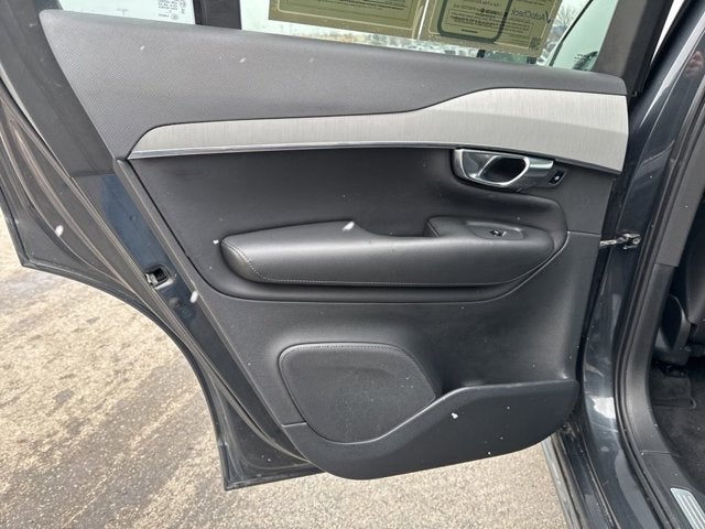 2022 Volvo XC90 T5 Momentum