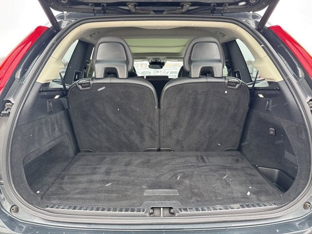 2022 Volvo XC90 T5 Momentum