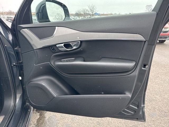 2022 Volvo XC90 T5 Momentum