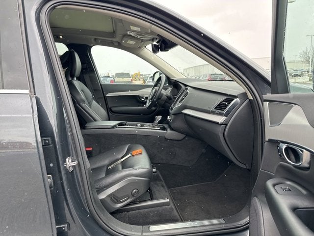 2022 Volvo XC90 T5 Momentum