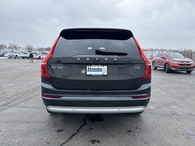 2022 Volvo XC90 T5 Momentum