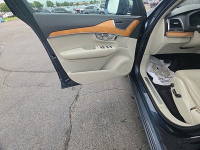 2021 Volvo XC90 Recharge Plug-In Hybrid T8 Inscription Expression 7 Passenger