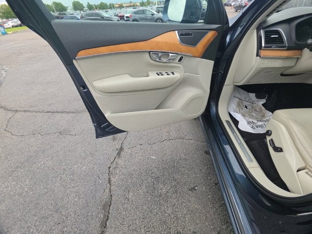 2021 Volvo XC90 Recharge Plug-In Hybrid T8 Inscription Expression 7 Passenger