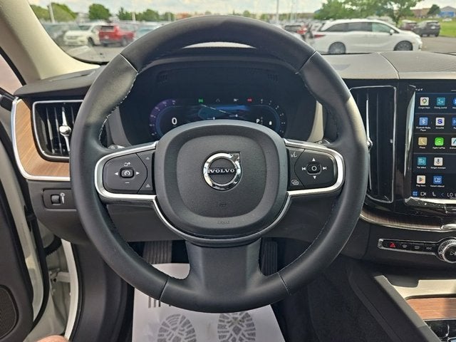 2022 Volvo XC60 B5 Momentum