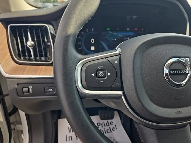 2022 Volvo XC60 B5 Momentum
