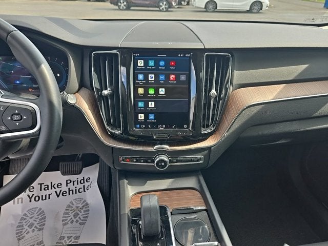 2022 Volvo XC60 B5 Momentum