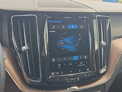 2022 Volvo XC60 B5 Momentum