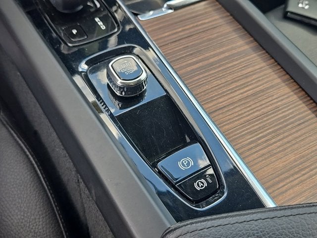 2022 Volvo XC60 B5 Momentum