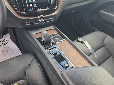 2022 Volvo XC60 B5 Momentum