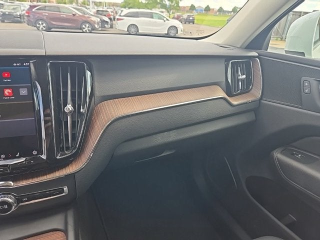2022 Volvo XC60 B5 Momentum
